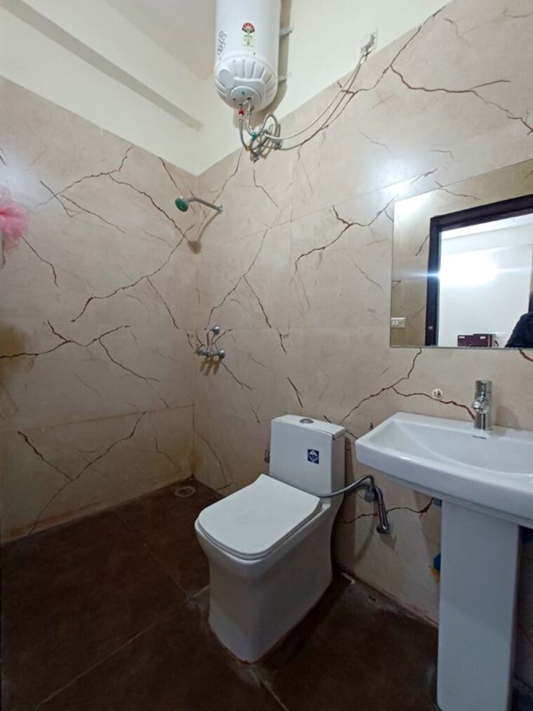 Bathroom, mona-greens 1 RK 400 Sq.Ft. Apartment In Ghazipur Zirakpur 10114437