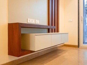 Room in 4 BHK Builder Floor at Dlf Phase I – for Sale