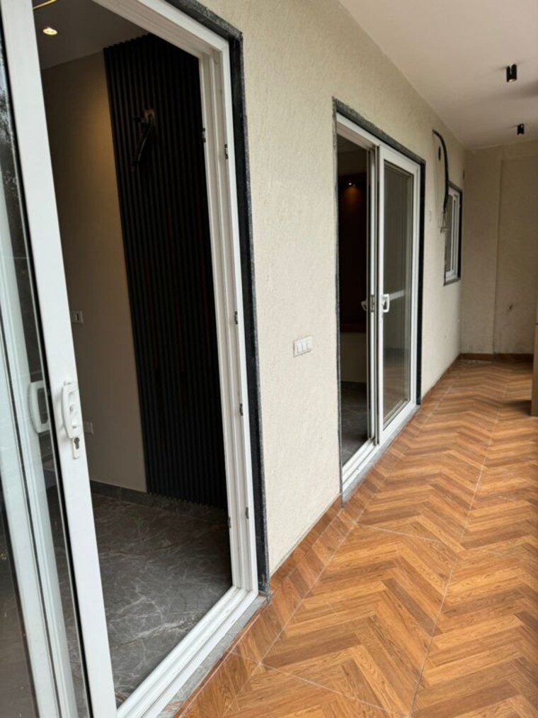 Balcony, dlf phase i 4 Bedroom 300 Sq.Yd. Builder Floor In Dlf Phase I Gurgaon 10114325