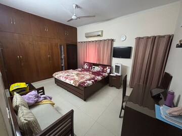 Bedroom in 3 BHK Builder Floor at Sector 21 – for Rent
