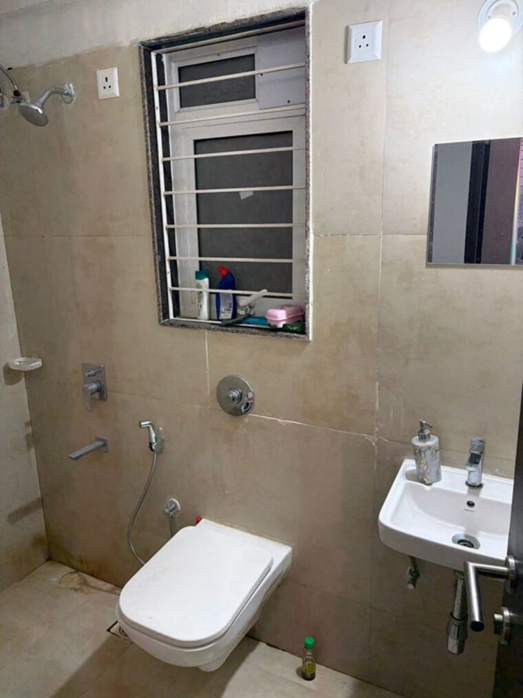 Bathroom, puranik-city-reserva 1.5 Bedroom 724 Sq.Ft. Apartment In Ghodbunder Road Thane 10114490