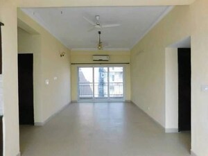 Room in 3 BHK Apartment at RWA Apartments Sector 52, Sector 52 – for Sale