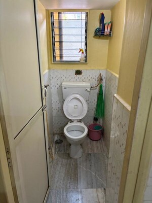 Bathroom in 1 BHK Apartment at Andheri East – for Sale