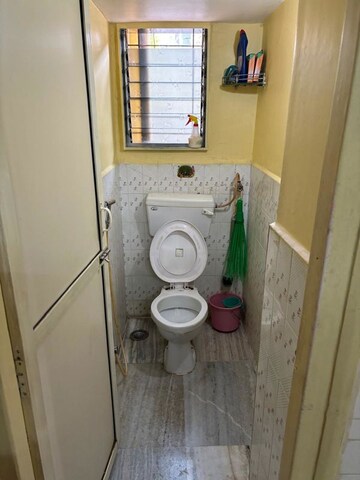 Bathroom in 1 BHK Apartment at Andheri East – for Sale