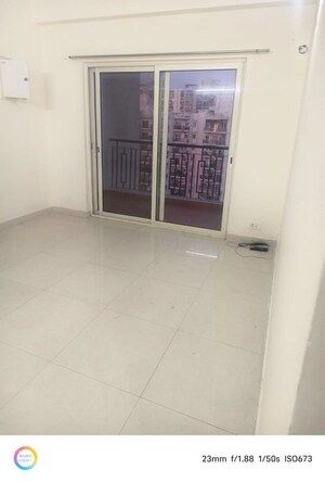 Room in 3 BHK Apartment at Maxblis White House, Sector 75 – for Rent