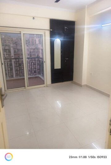 Room in 3 BHK Apartment at Maxblis White House, Sector 75 – for Rent
