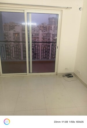 Room in 3 BHK Apartment at Maxblis White House, Sector 75 – for Rent