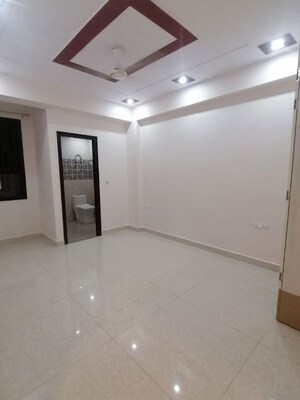 Room in 2 BHK Builder Floor at Sector 57 – for Rent