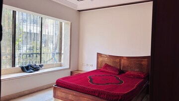 Bedroom in 2 BHK Apartment at Exclusive Apartment, Santacruz West – for Rent