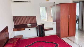 Bedroom in 2 BHK Apartment at Exclusive Apartment, Santacruz West – for Rent