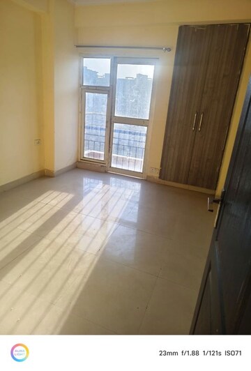 Room in 2 BHK Apartment at Gardenia Golf City, Sector 75 – for Rent