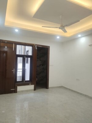 Room in 3 BHK Builder Floor at Sector 57 – for Rent