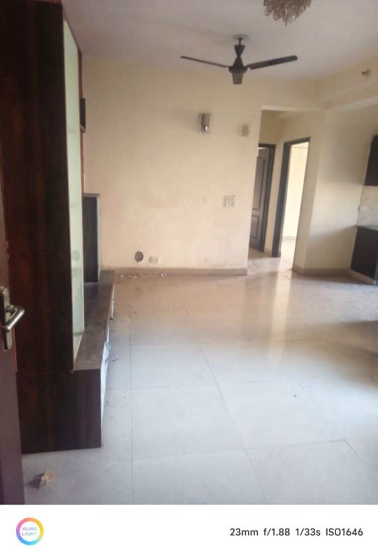 Room, aims-golf-city 2 Bedroom 950 Sq.Ft. Apartment In Sector 75 Noida 10115039