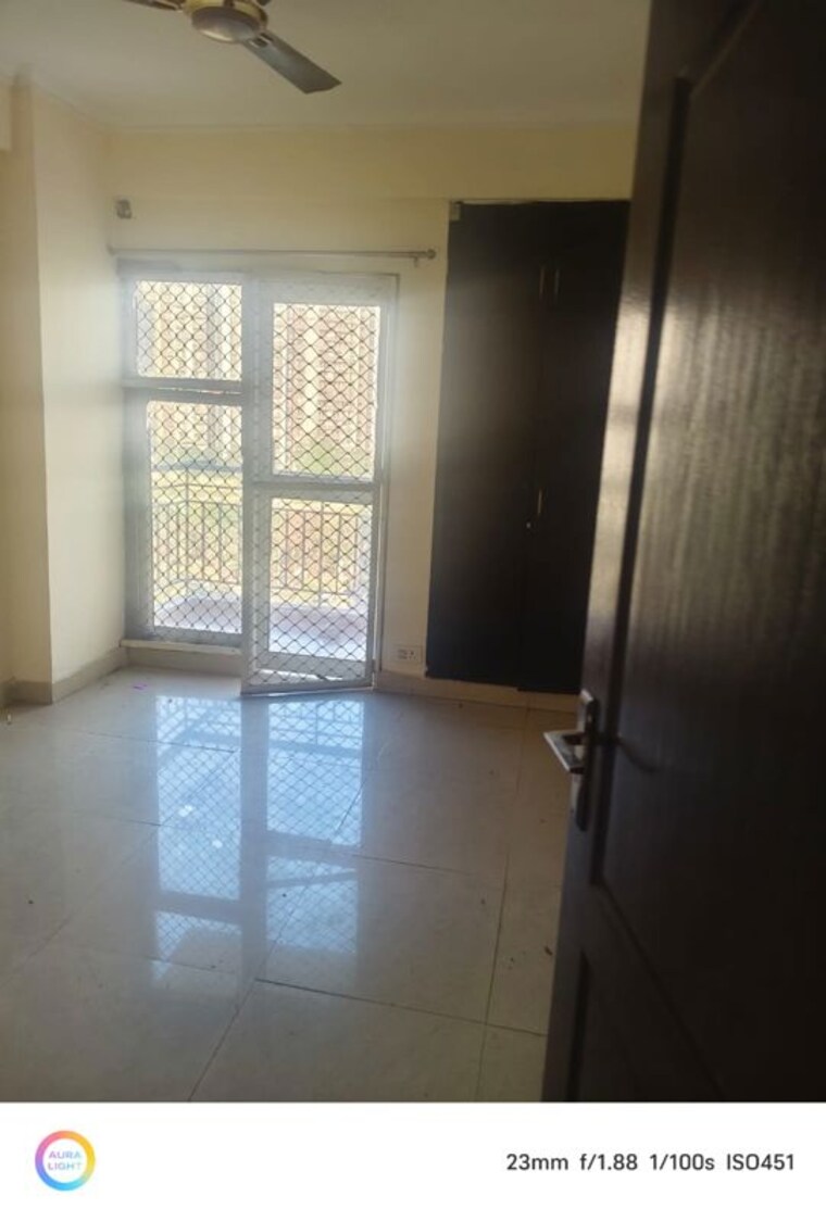 Room, aims-golf-city 2 Bedroom 950 Sq.Ft. Apartment In Sector 75 Noida 10115039