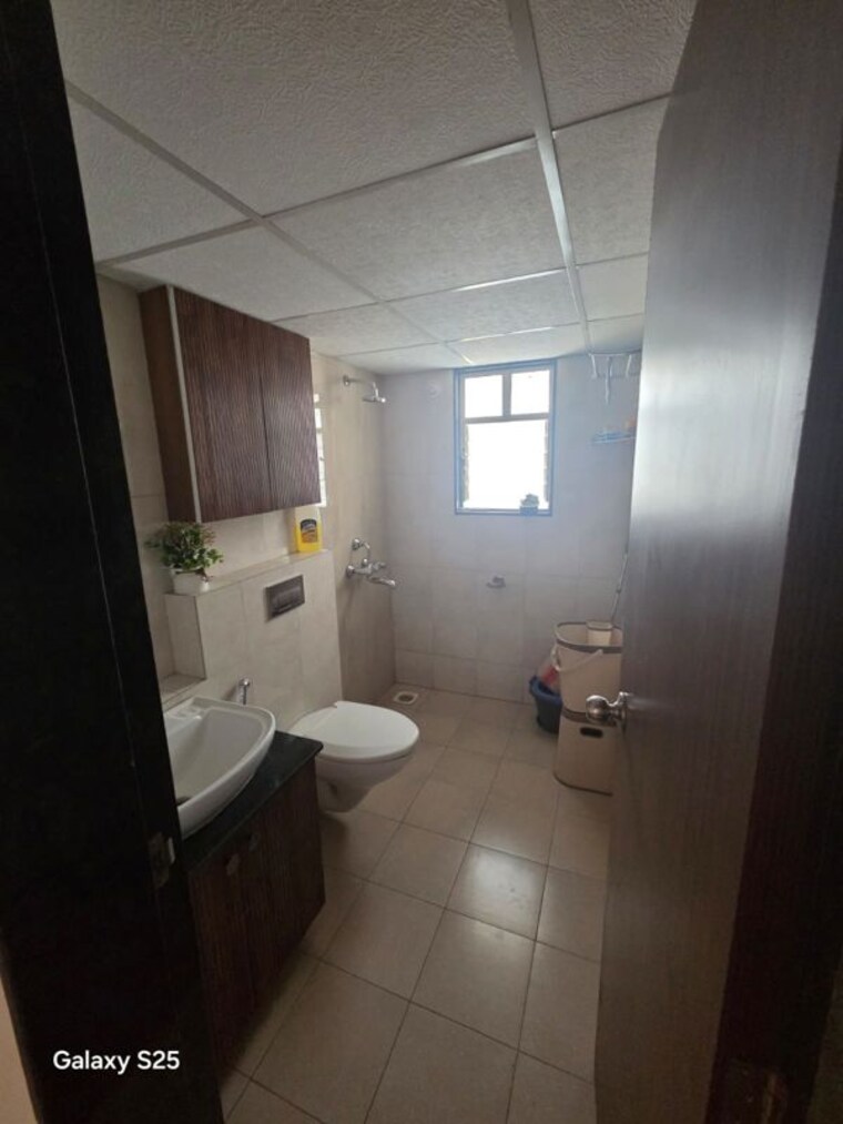 Bathroom, kolte-patil-three-jewels 3 Bedroom 1500 Sq.Ft. Apartment In Kondhwa Pune 10115068
