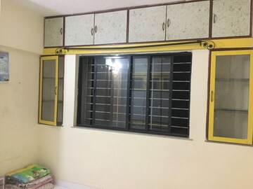 Room in 2 BHK Apartment at Badhekar Krushnakunj, Kothrud – for Rent