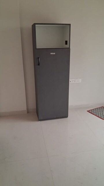 Room in 1 BHK Apartment at Ajinkya CHS Goregaon East, Goregaon East – for Rent