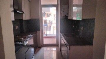 Bathroom in 3.5 BHK Apartment at Pareena Express Heights, Sector 99 – for Rent