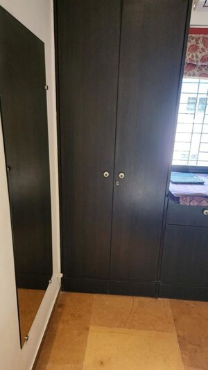 Room in 1 BHK Apartment at Goregaon East – for Rent