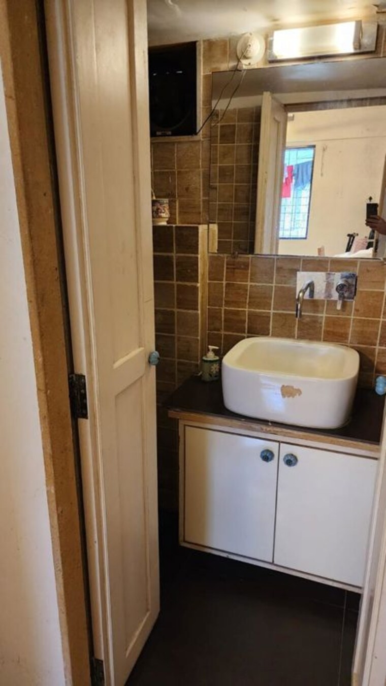 Bathroom, goregaon east 1 Bedroom 520 Sq.Ft. Apartment In Goregaon East Mumbai 10115430
