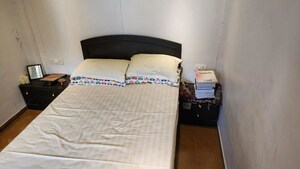 Bedroom in 1 BHK Apartment at Goregaon East – for Rent