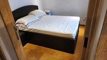 Bedroom in 1 BHK Apartment at Goregaon East – for Rent