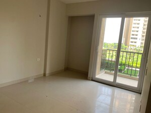 Room in 2 BHK Apartment at Tata Eureka Park, Sector 150 – for Rent