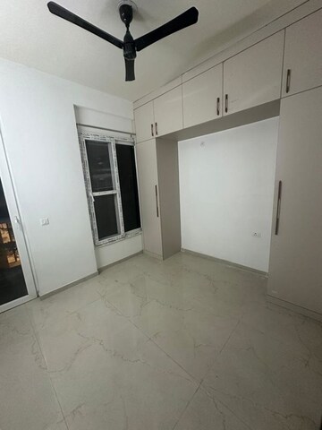 Room in 3 BHK Apartment at Smart World Orchard, Sector 61 – for Rent