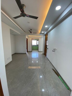 Building Lobby in 3 BHK Builder Floor at Sector 57 – for Rent