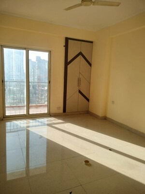 Room in 3 BHK Apartment at Maxblis Grand Wellington, Sector 75 – for Rent
