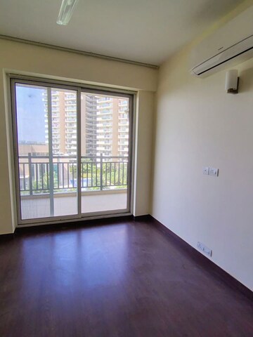 Room in 3 BHK Apartment at Emaar MGF Emerald Hills, Sector 65 – for Rent