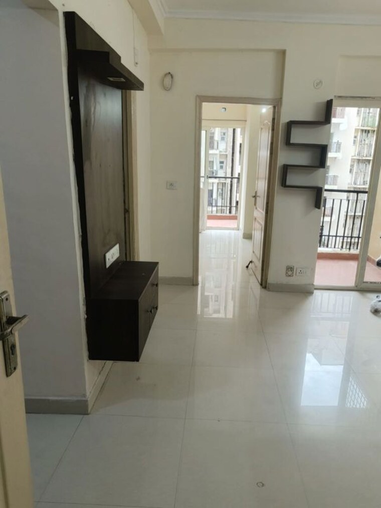 Living Room, maxblis-grand-wellington 1 Bedroom 615 Sq.Ft. Apartment In Sector 75 Noida 10115494