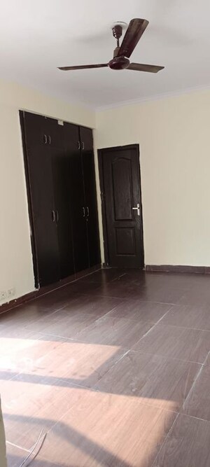 Room in 3 BHK Apartment at Gardenia Golf City, Sector 75 – for Rent