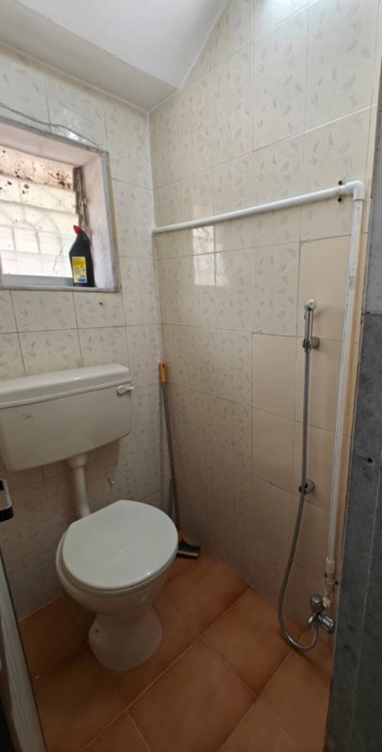 Bathroom, best-rajdoot-chs 1 Bedroom 500 Sq.Ft. Apartment In Ghatkopar East Mumbai 10115493