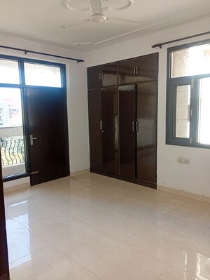 Room in 3 BHK Apartment at Sector 2 Dwarka – for Rent