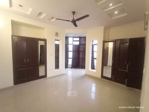 Room in 3 BHK Builder Floor at Vasant Kunj – for Rent