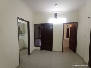 Room in 3 BHK Builder Floor at Vasant Kunj – for Rent