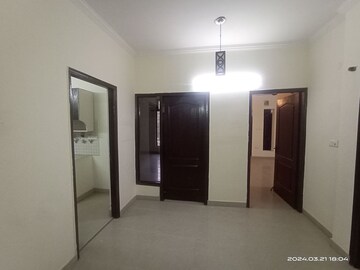 Room in 3 BHK Builder Floor at Vasant Kunj – for Rent