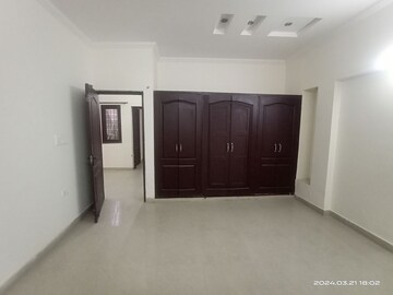 Room in 3 BHK Builder Floor at Vasant Kunj – for Rent
