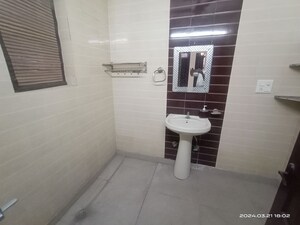 Room in 3 BHK Builder Floor at Vasant Kunj – for Rent