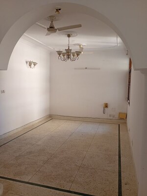 Room in 3 BHK Apartment at Sector 6 Dwarka – for Rent