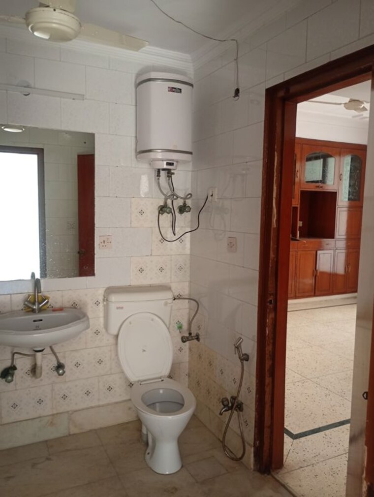Bathroom, sector 6 dwarka 3 Bedroom 1800 Sq.Ft. Apartment In Sector 6 Dwarka Delhi 10115519