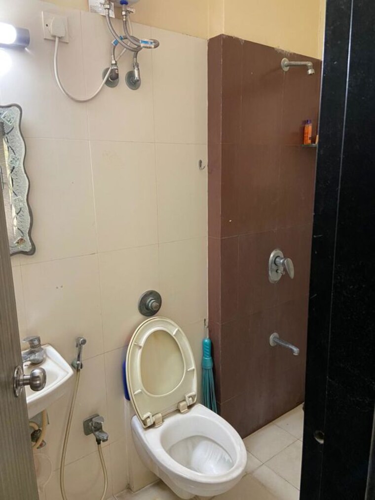 Bathroom, shilp-tower 2 Bedroom 700 Sq.Ft. Apartment In Lower Parel Mumbai 10115526