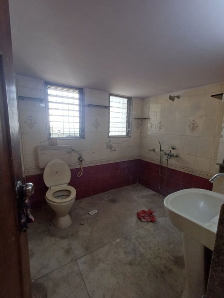Bathroom, sutra-vihar 2 Bedroom 750 Sq.Ft. Apartment In Naupada Thane 10115583