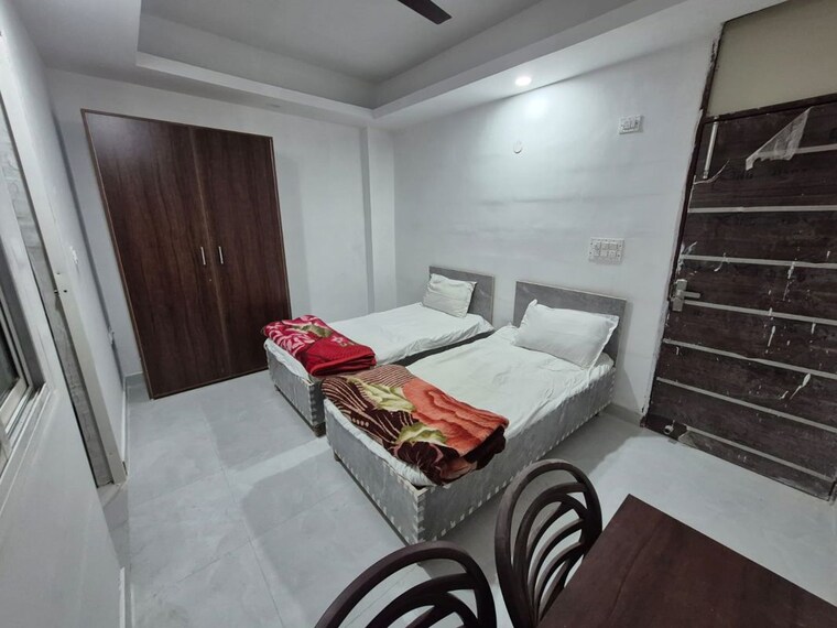 Room, sector 106 Pg For Boys & Girls In Sector 106 10115608