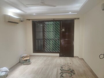 Room in 3 BHK Builder Floor at Hauz Khas – for Rent