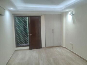 Room in 3 BHK Builder Floor at Hauz Khas – for Rent