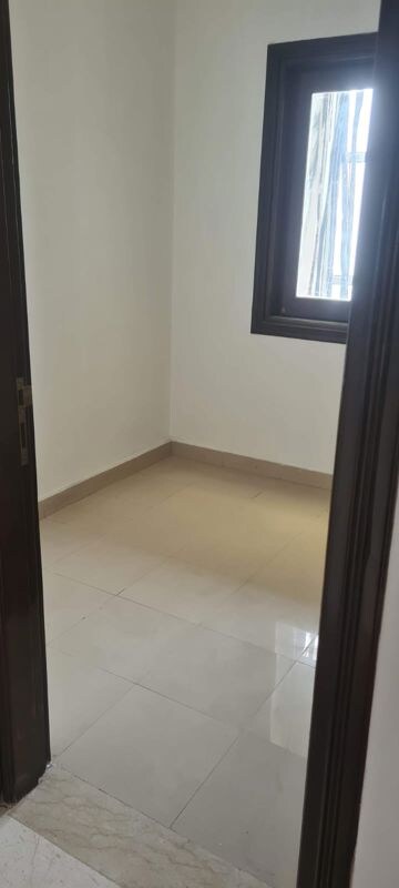 Room in 4 BHK Builder Floor at Green Park – for Rent