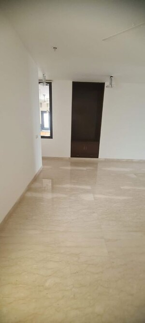 Room in 4 BHK Builder Floor at Green Park – for Rent