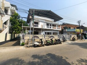 Parking in 5 BHK Independent House at Thevara – for Sale